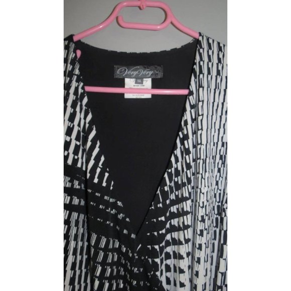 VERY VERY - GORGEOUS WRAP DRESS - size 14 - PRESENTS AS NEW - Picture 3 of 6